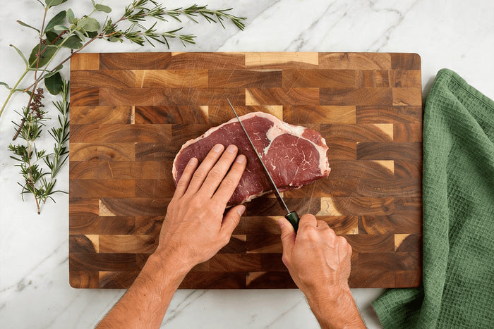Billot de cuisine Wusaki en bois d'acacia damier 43 x 30,5 x 3,5cm