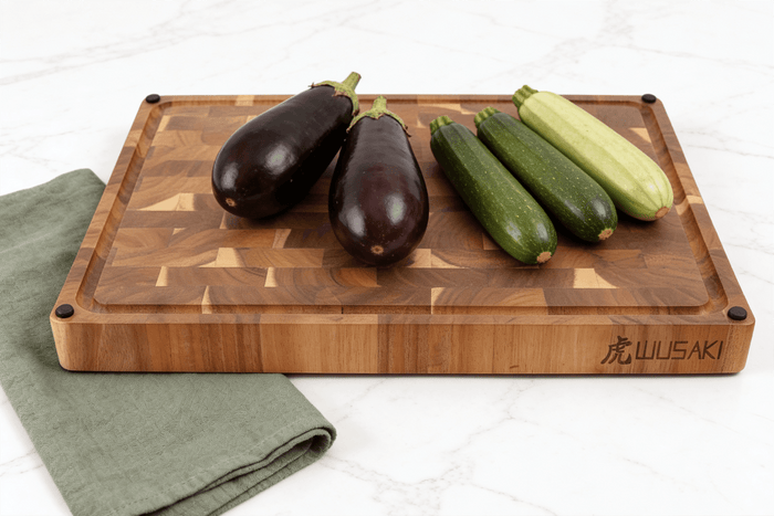 Billot de cuisine Wusaki en bois d'acacia réversible damier 48 x 35 x 3,8cm