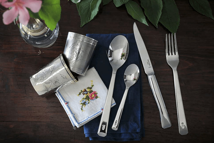 Boîte de 4 couteaux de table Opinel Perpétue tout en acier inox