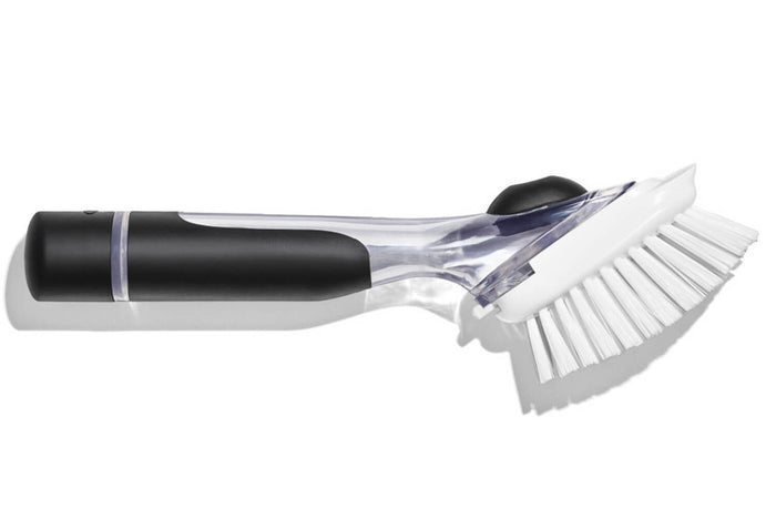 Brosse à vaisselle Oxo distributrice de savon