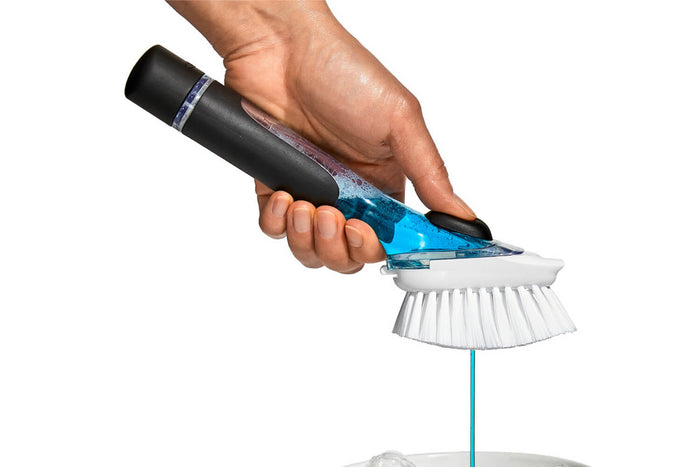 Brosse à vaisselle Oxo distributrice de savon