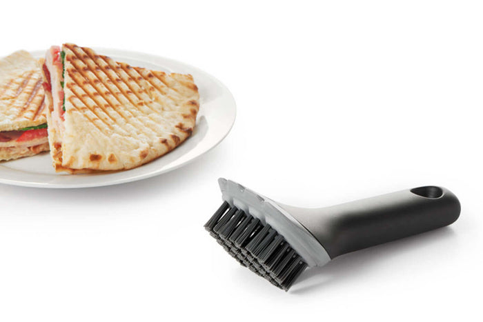 Brosse pour grille rainurée OXO avec racloir