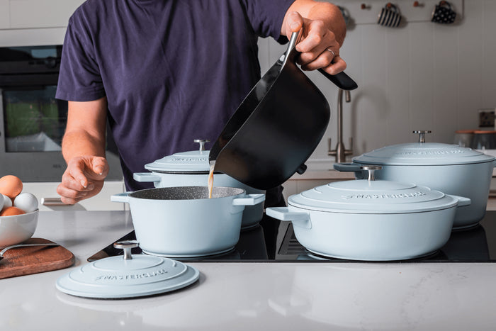 Cocotte MasterClass compatible induction en fonte d'aluminium bleu pastel 4L