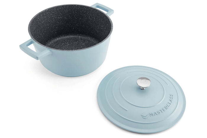 Cocotte MasterClass compatible induction en fonte d'aluminium bleu pastel 4L