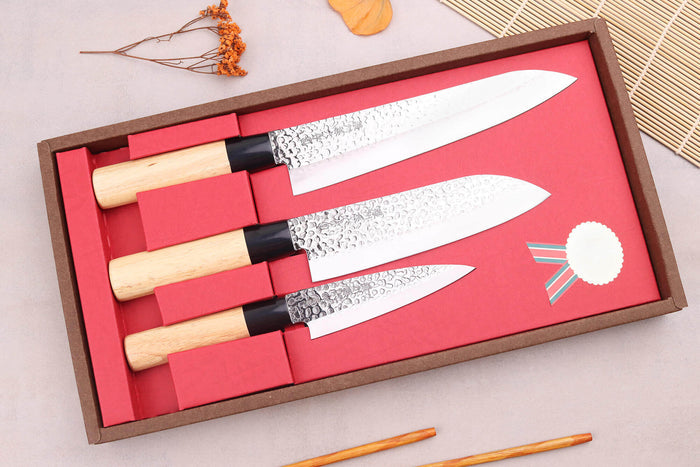 Coffret 3 couteaux japonais Satake Cutlery Tsuchime chef + santoku + deba