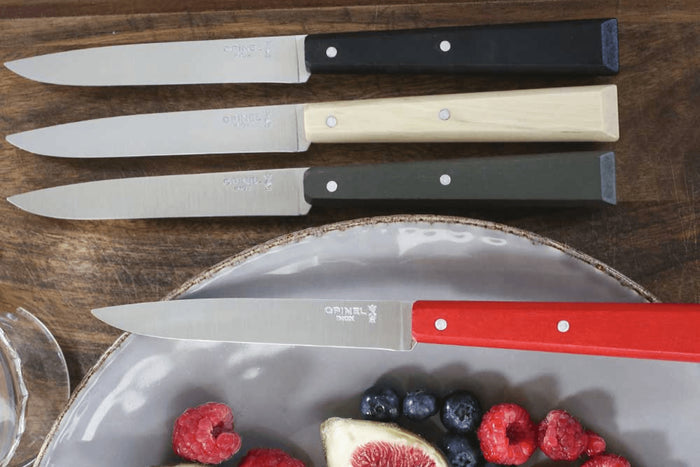 Coffret de 4 couteaux de table Opinel Bon Appétit Loft n°125 lames 11cm en inox manches en charme