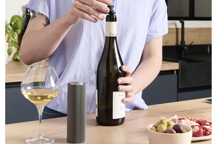 Coffret Peugeot Master of Wine : tire-bouchon Line Reverse + pompe à vide Line Preserve électriques