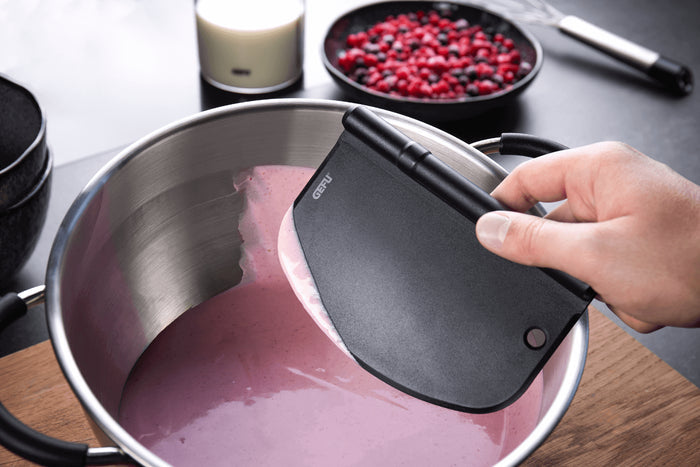 Coupe-pâte Gefu Dutto 2-en-1 en acier inox et polymère noir