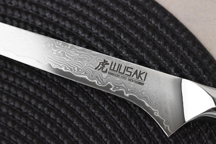 Couteau à désosser Wusaki Sakin Damas 10Cr 15cm manche en fibre de carbone et feuille d'or