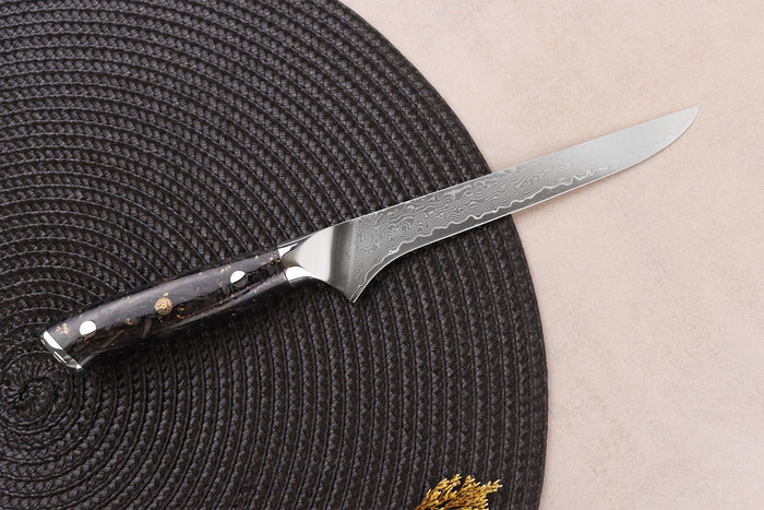 Couteau à désosser Wusaki Sakin Damas 10Cr 15cm manche en fibre de carbone et feuille d'or