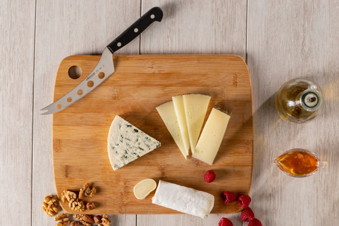 Couteau à fromage Arcos Universal lame ajourée 14,5cm manche en POM riveté
