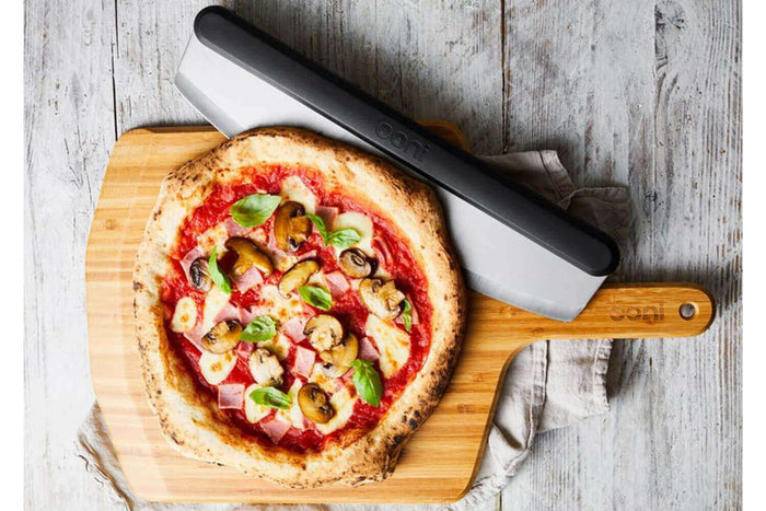 Couteau à pizza demi-lune Ooni lame 35cm en acier inoxydable