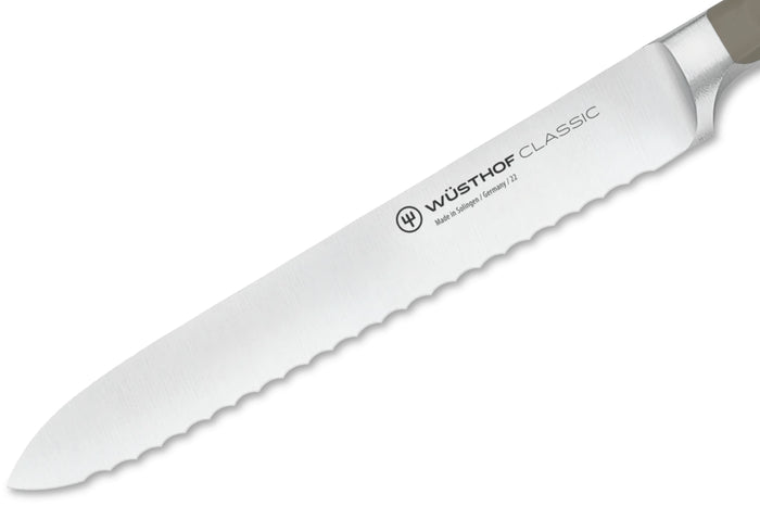 Couteau à saucisson Wusthof Classic Colour Velvet Oyster forgé lame crantée 14cm