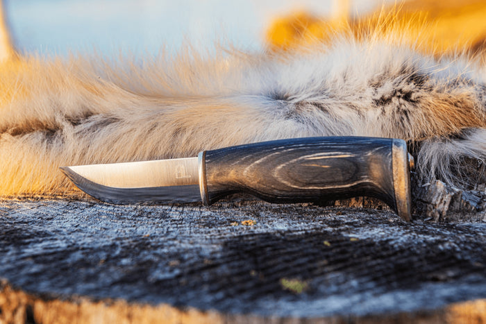 Couteau Arctic Legend Hunter's Knife AL965 artisanal lame 9cm manche en bois teinté noir + étui en cuir