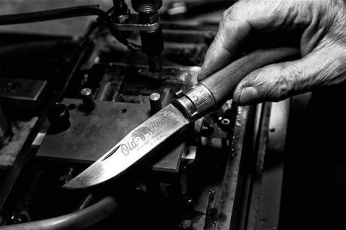 Couteau artisanal Old Bear S lame inox 7cm manche noyer avec virole