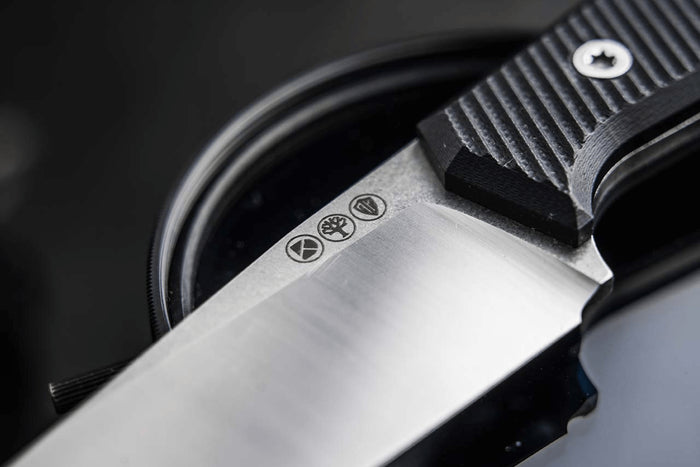 Couteau Böker AK1 American Tanto 129504 lame en acier 7,6cm manche en G10 noir + étui en kydex