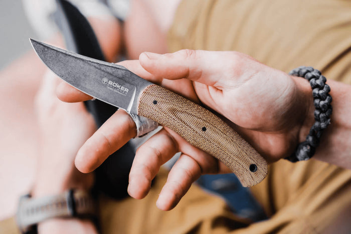 Couteau Böker Boxer Fixed 120503 lame en acier 8,4cm manche en micarta marron + étui en cuir