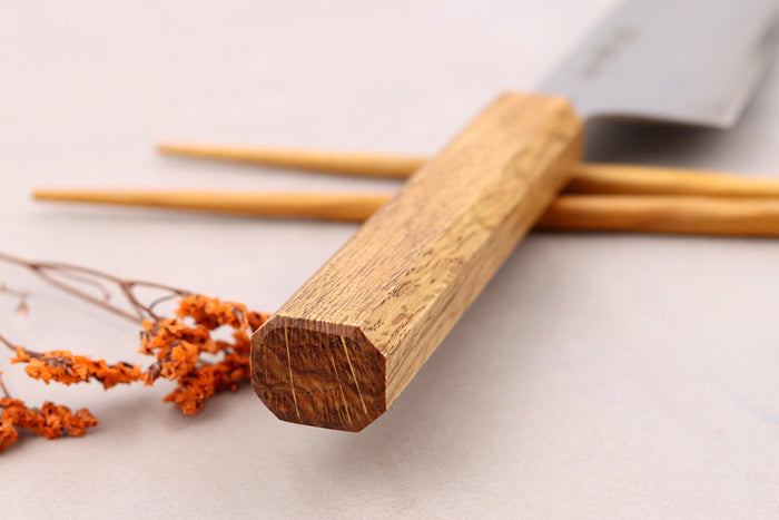 Couteau de chef 21cm japonais artisanal Sakai Kikumori TS10 en chêne