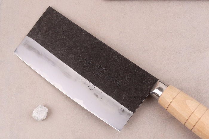 Couteau de chef chinois artisanal japonais 17cm Hatsukokoro Sentan Kurouchi Migaki en érable