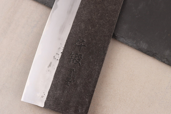 Couteau de chef chinois artisanal japonais 17cm Hatsukokoro Sentan Kurouchi Migaki en érable