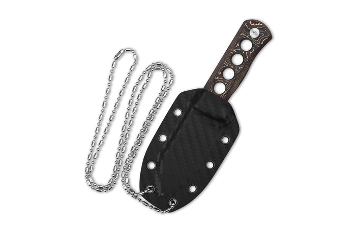 Couteau de cou QSP Canary 141F lame damassée 6,3cm manche ajouré en carbone et cuivre + étui Kydex
