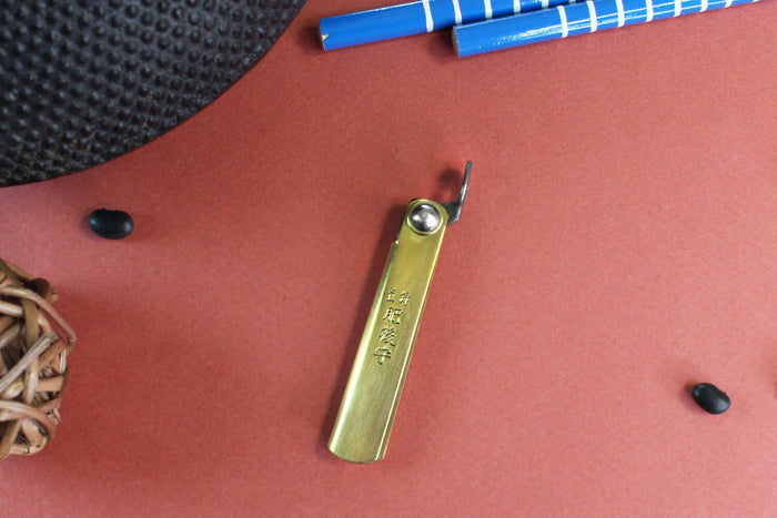 Couteau de poche Higonokami Kanetsune 4cm acier SK-5 manche laiton