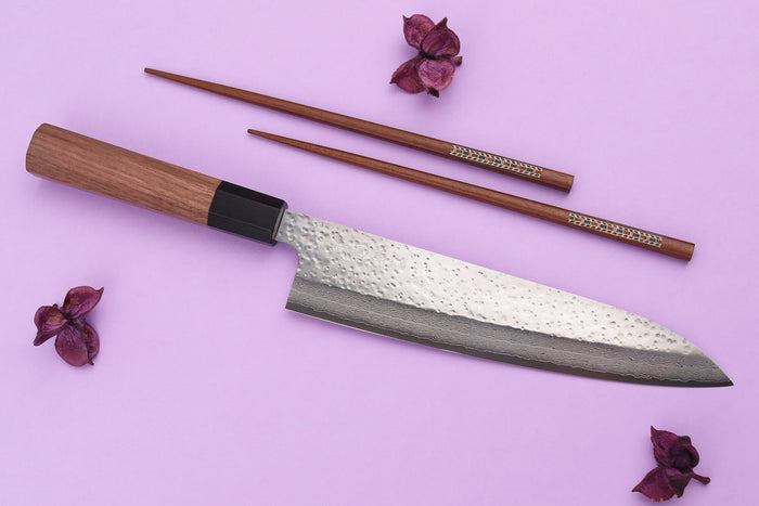 Couteau gyuto 21cm japonais artisanal Makoto Kurosaki VG7 Damas martelé