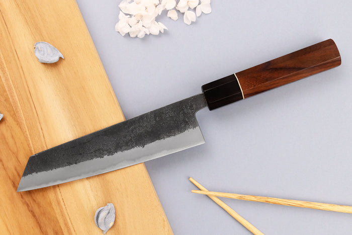 Couteau kiritsuke 18cm japonais artisanal Yuzo Black Nashiji