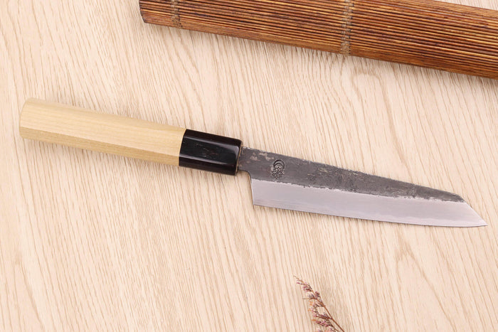 Couteau kiritsuke universel 13,5cm japonais artisanal Sakai Kikumori Kikuzuki Kuro