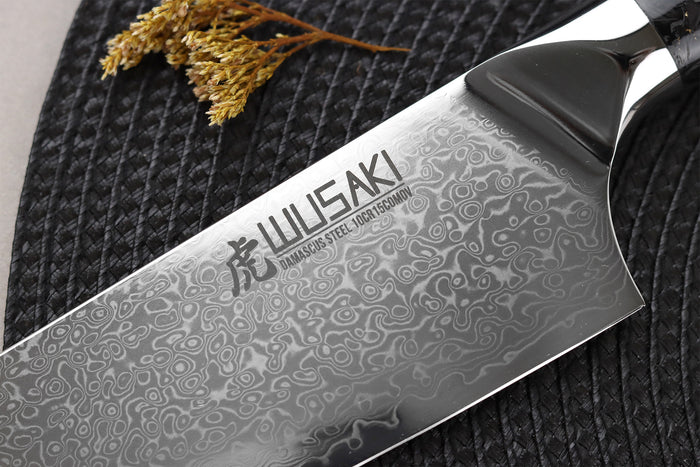 Couteau kiritsuke Wusaki Sakin Damas 10Cr 20cm manche en fibre de carbone et feuille d'or