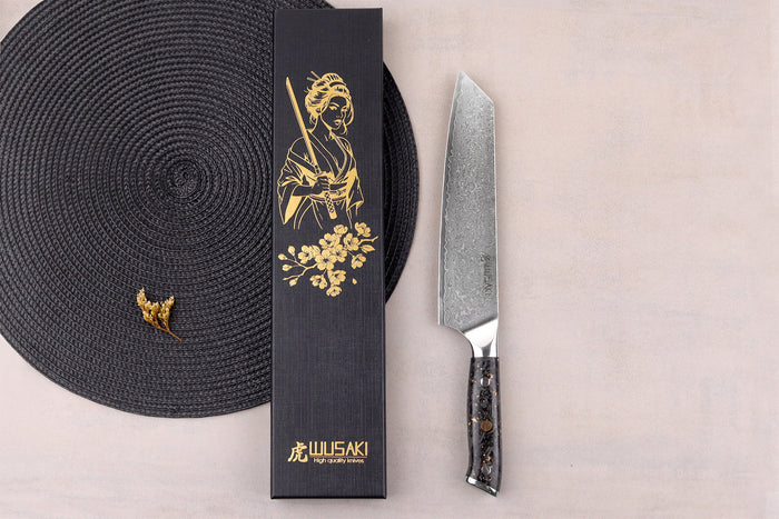 Couteau kiritsuke Wusaki Sakin Damas 10Cr 20cm manche en fibre de carbone et feuille d'or