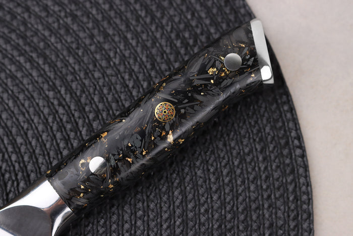 Couteau kiritsuke Wusaki Sakin Damas 10Cr 20cm manche en fibre de carbone et feuille d'or