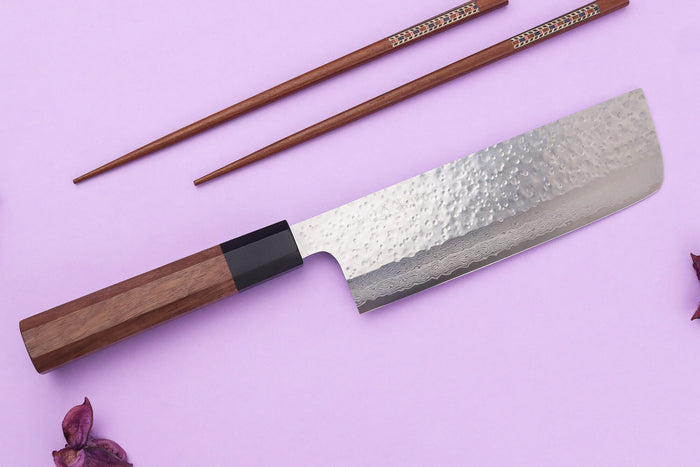 Couteau nakiri 16,5cm japonais artisanal Makoto Kurosaki VG7 Damas martelé