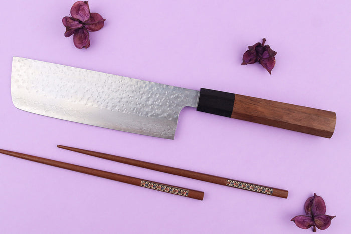 Couteau nakiri 16,5cm japonais artisanal Makoto Kurosaki VG7 Damas martelé