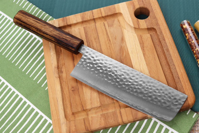 Couteau nakiri 16,5cm japonais artisanal Masutani martelé manche en chêne