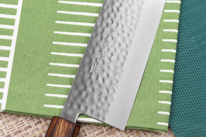 Couteau nakiri 16,5cm japonais artisanal Masutani martelé manche en chêne