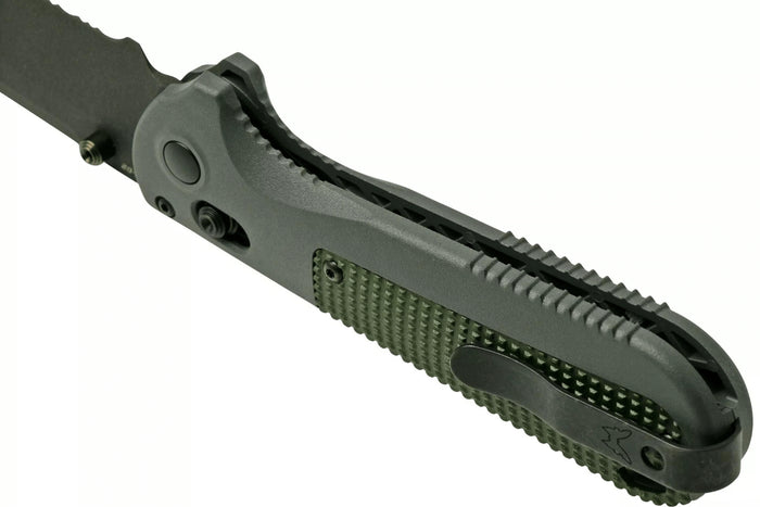 Couteau pliant Benchmade Redoubt 430SBK lame semi-dentelée manche Grivory gris/vert 12cm