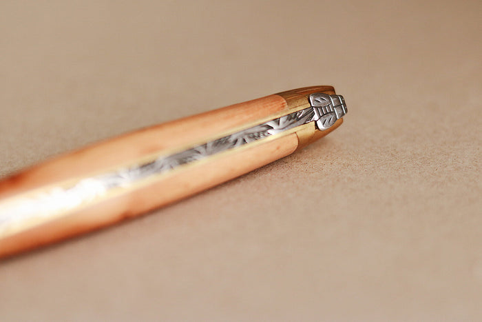 Couteau pliant Forge de Laguiole manche en bois de genévrier 11cm mitres en laiton