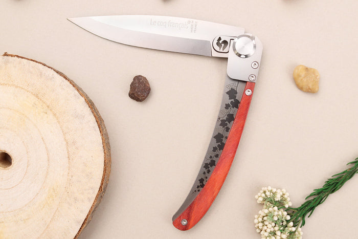Couteau pliant Le Coq Français Bordeaux Red Heart artisanal manche bois rouge 11,5cm + étui
