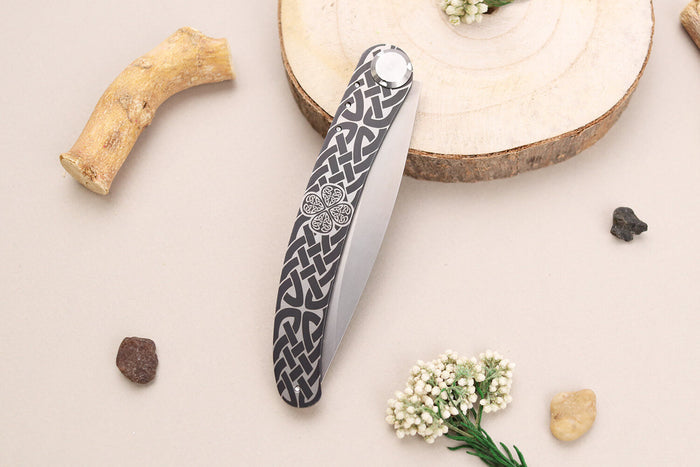 Couteau pliant Le Coq Français Celtic artisanal manche bois d'olivier 11,5cm + étui