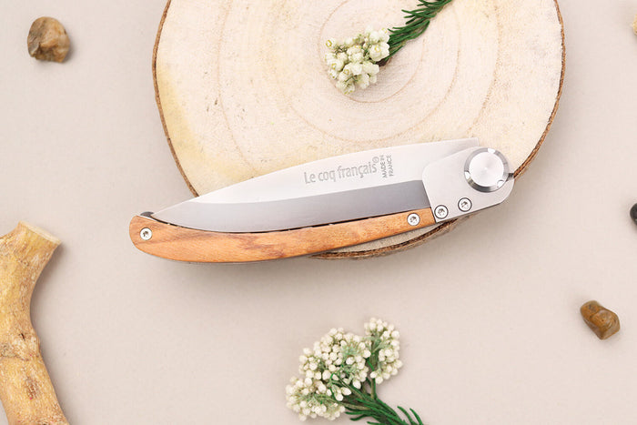 Couteau pliant Le Coq Français Celtic artisanal manche bois d'olivier 11,5cm + étui