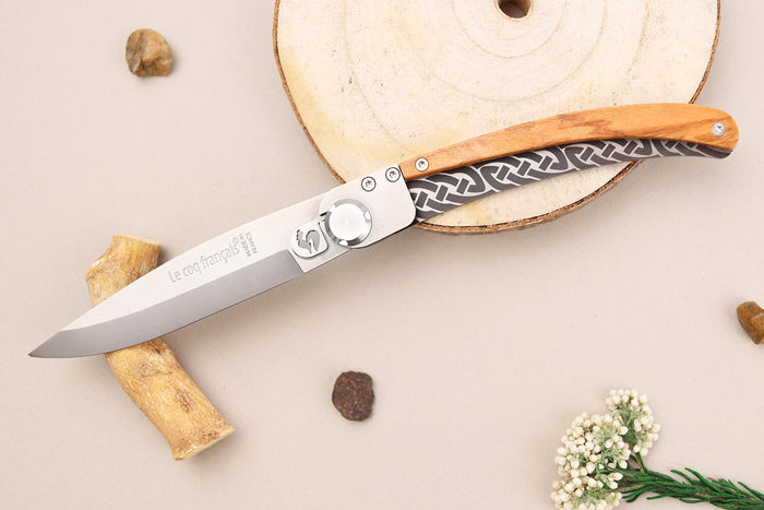 Couteau pliant Le Coq Français Celtic artisanal manche bois d'olivier 11,5cm + étui