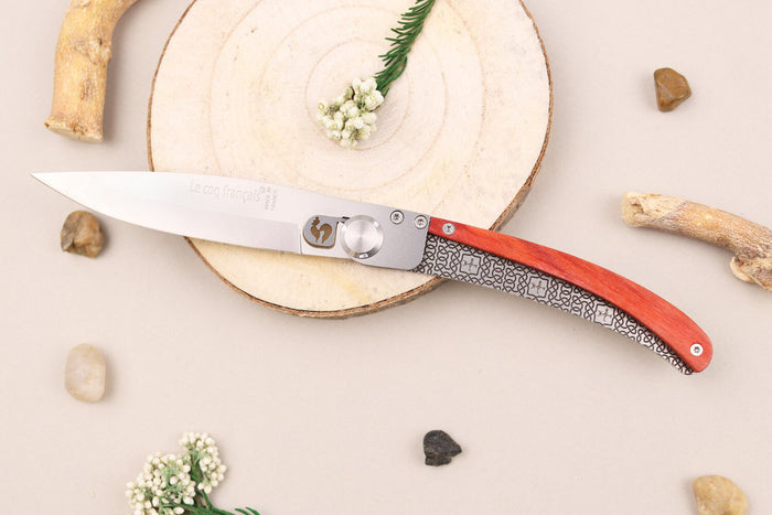 Couteau pliant Le Coq Français Charlemagne Red Heart artisanal manche bois rouge 11,5cm + étui