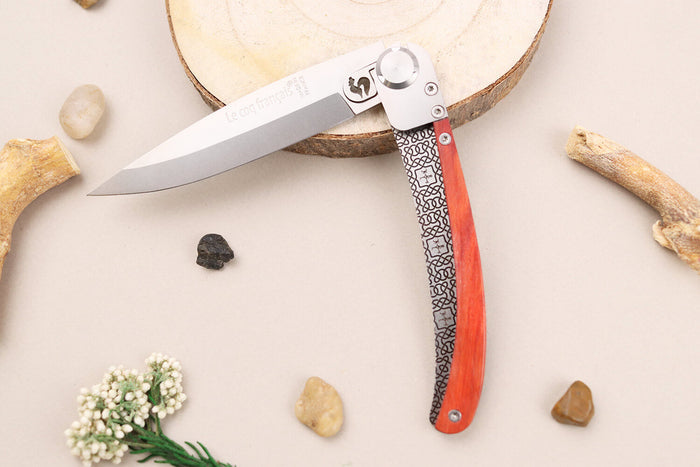 Couteau pliant Le Coq Français Charlemagne Red Heart artisanal manche bois rouge 11,5cm + étui