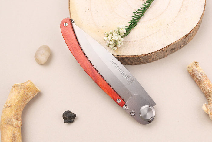 Couteau pliant Le Coq Français Charlemagne Red Heart artisanal manche bois rouge 11,5cm + étui