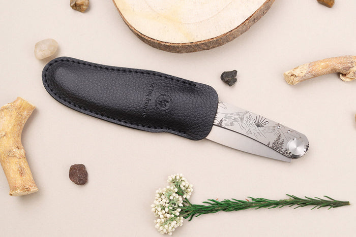 Couteau pliant Le Coq Français Chemin de Saint-Jacques artisanal manche bois d'olivier 11,5cm + étui