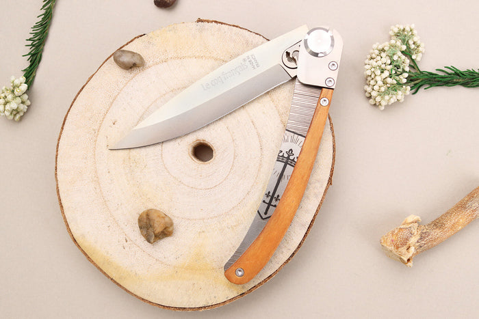 Couteau pliant Le Coq Français Jeanne d'Arc artisanal manche bois d'olivier 11,5cm + étui