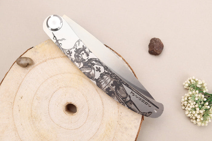Couteau pliant Le Coq Français Jeanne d'Arc artisanal manche bois d'olivier 11,5cm + étui