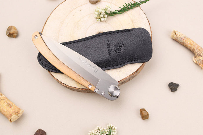 Couteau pliant Le Coq Français Rivière artisanal manche bois d'olivier 11,5cm + étui
