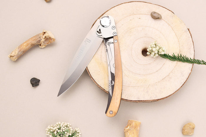 Couteau pliant Le Coq Français Rivière artisanal manche bois d'olivier 11,5cm + étui